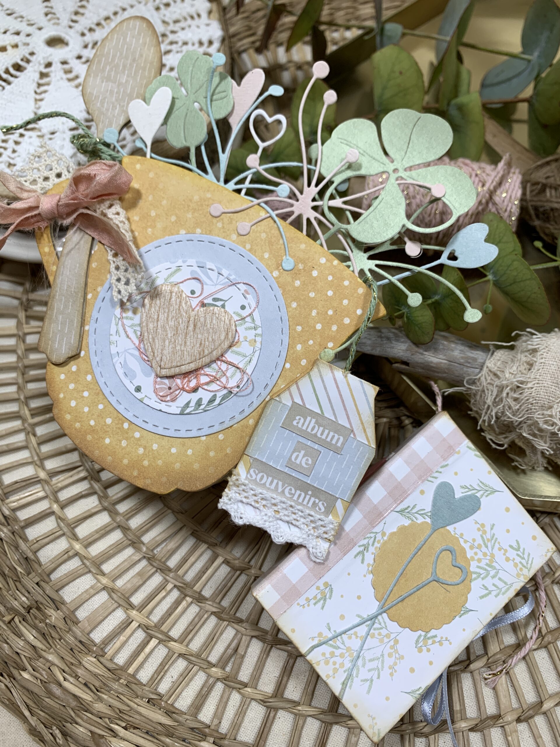 TALLER MINI ÁLBUM EN UNA TAZA