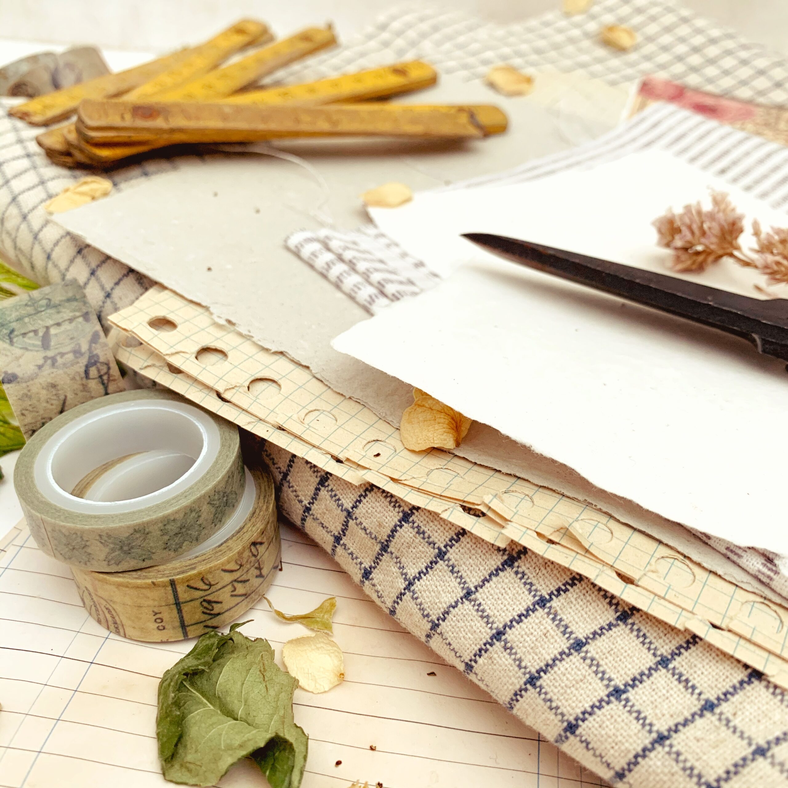 TALLER "DESCUBRE TU MÁQUINA DE COSER"